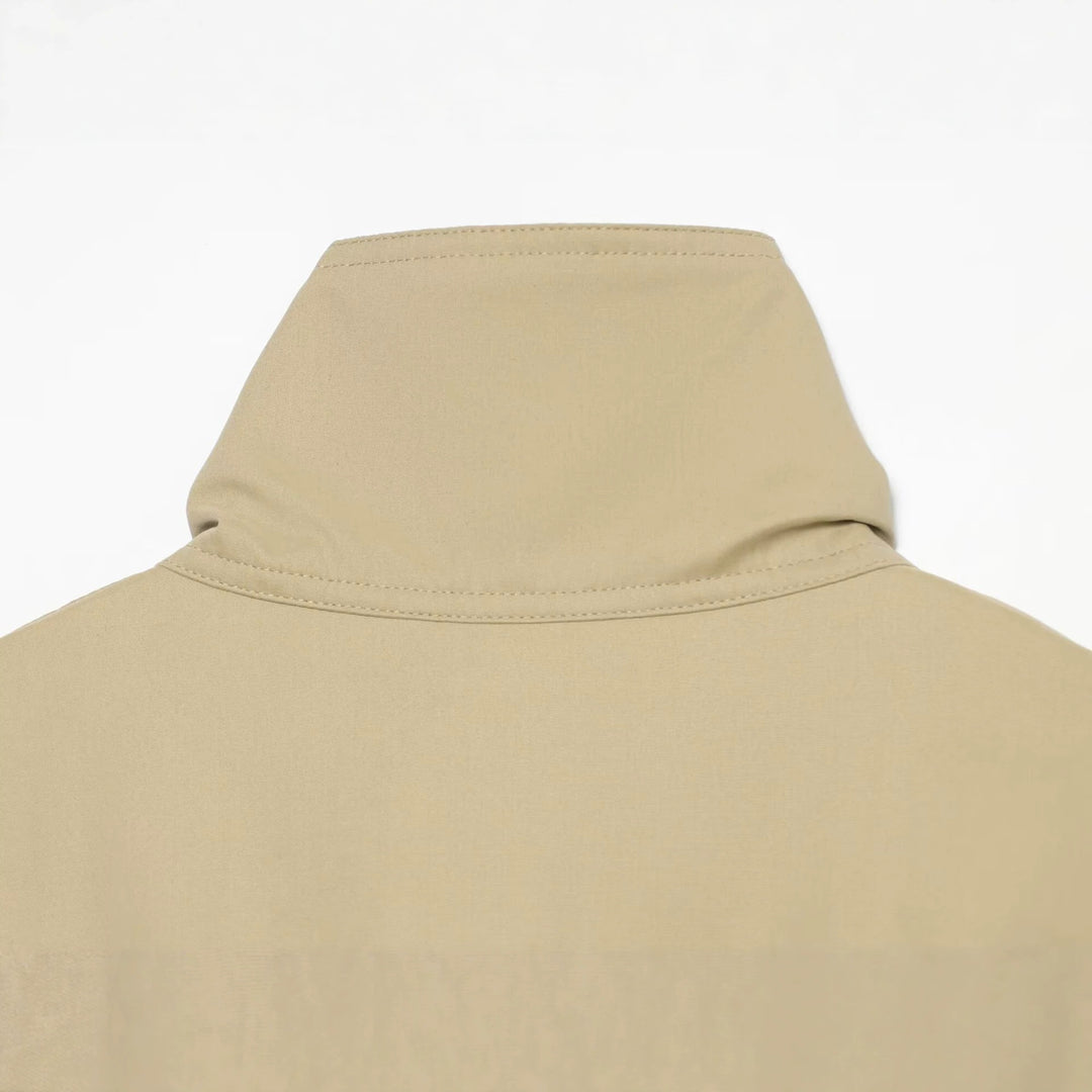 Damen Kurze Capejacke mit hohem Funnelkragen, kastiger Silhouette und überschnittenen Ärmeln Nord Taschen