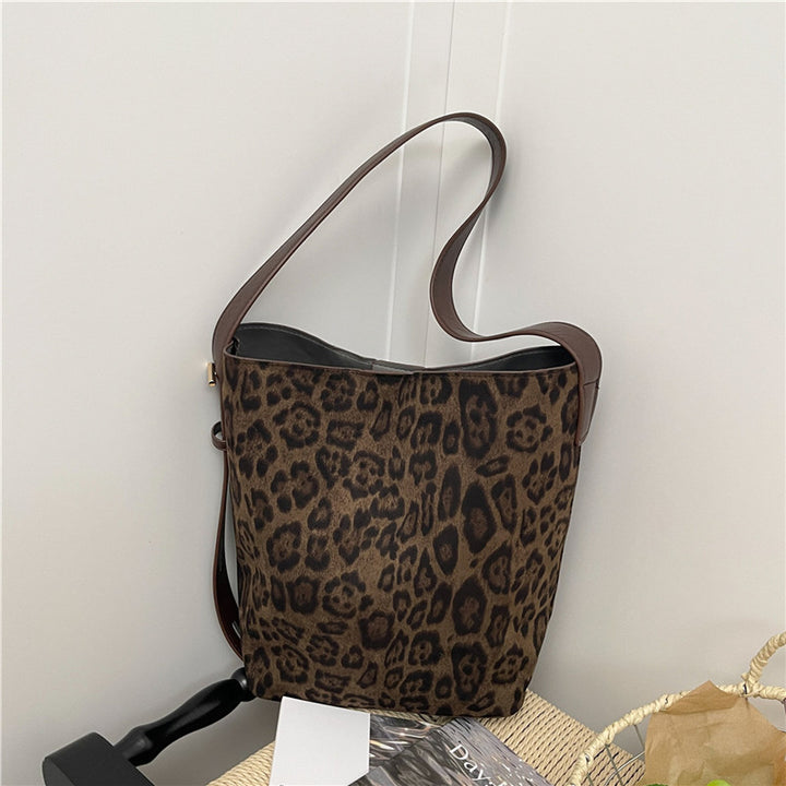 Damen Hobo-Tasche mit elegantem Leopardenmuster und praktischem Schultergurt Nord Taschen