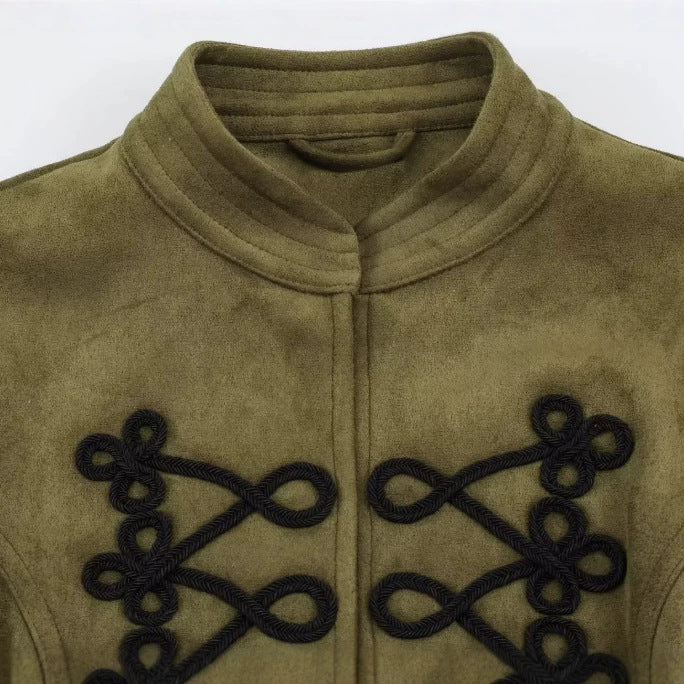 Damen Kurz geschnittene Wildlederjacke im Military‑Look mit Stehkragen und dekorativer Kordelfrosch‑Applikation Nord Taschen