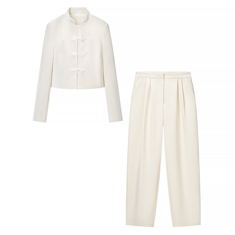 Damen Zweiteiliges Ensemble aus Kurzjacke mit Mandarin-Kragen und hochtaillierter Faltenhose Nord Taschen