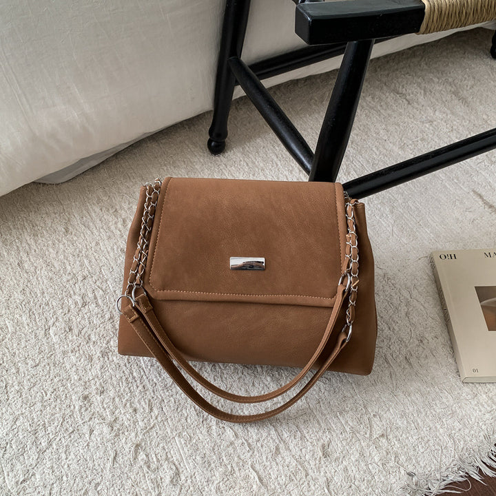 Damen Umhängetasche mit charmantem Plüschanhänger und eleganter Blessur Nord Taschen