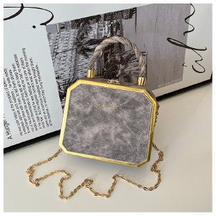 Damen elegante Handtasche im geometrischen Design mit goldenen Akzenten Nord Taschen