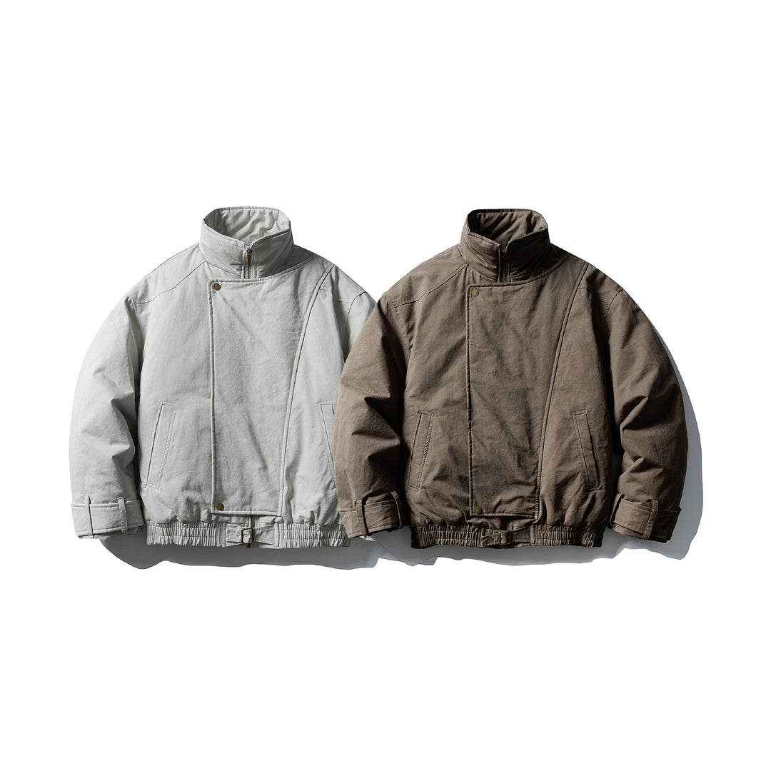 Herren Voluminöser Stehkragen-Bomber mit asymmetrischer Frontpatte und Taillen-Buckle Nord Taschen
