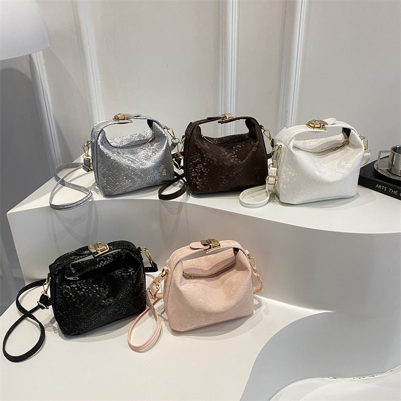 Damen Umhängetasche mit eleganter Schlangenprägung und praktischem Schulterriemen Nord Taschen