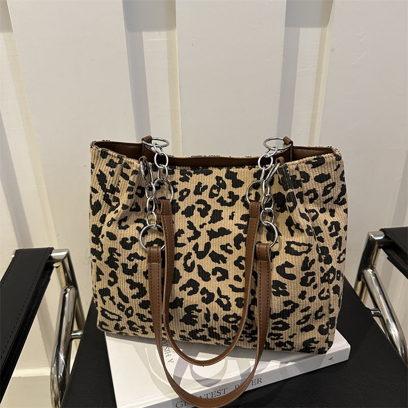 Damen Beuteltasche im modernen Leopardenmuster Nord Taschen