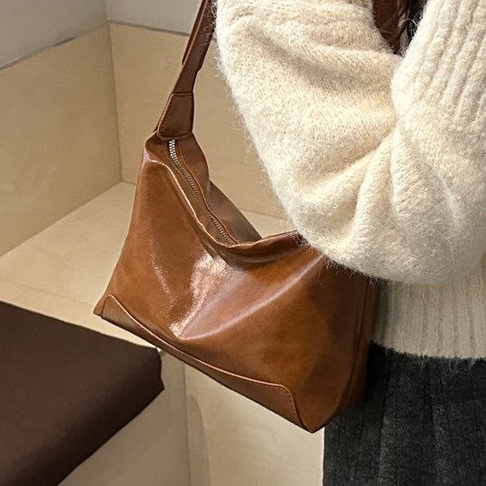 Damen Umhängetasche aus hochwertigem Leder mit modernem Reißverschluss Nord Taschen