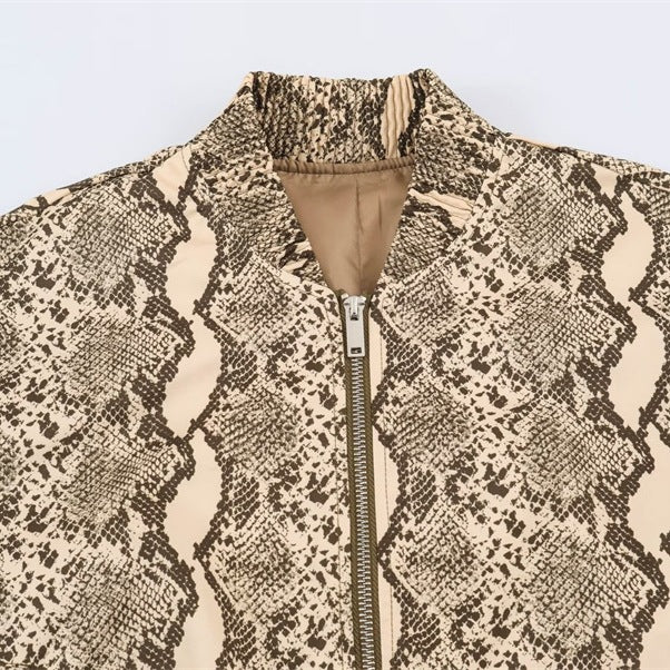 Damen Oversize-Bomberjacke mit Schlangenprint und elastischem Saum Nord Taschen