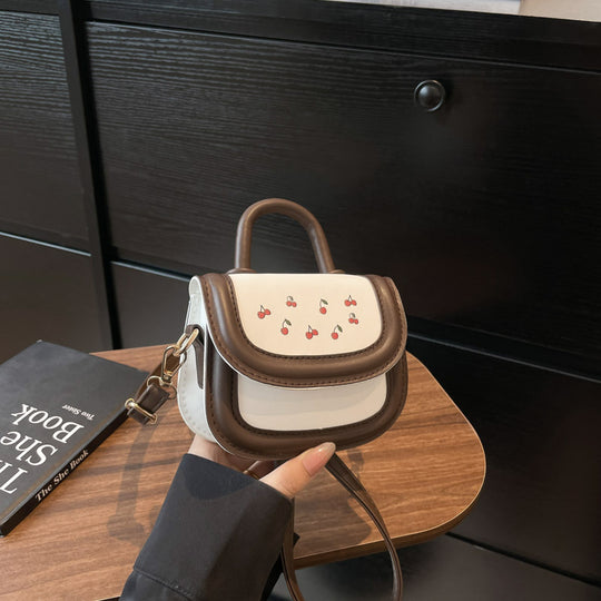 Damen Mini-Handtasche mit fröhlichem Kirschdesign und charmanten Anhängern Nord Taschen