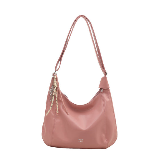 Damen Hobo-Handtasche mit glänzender Oberfläche und dekorativem Anhänger Nord Taschen