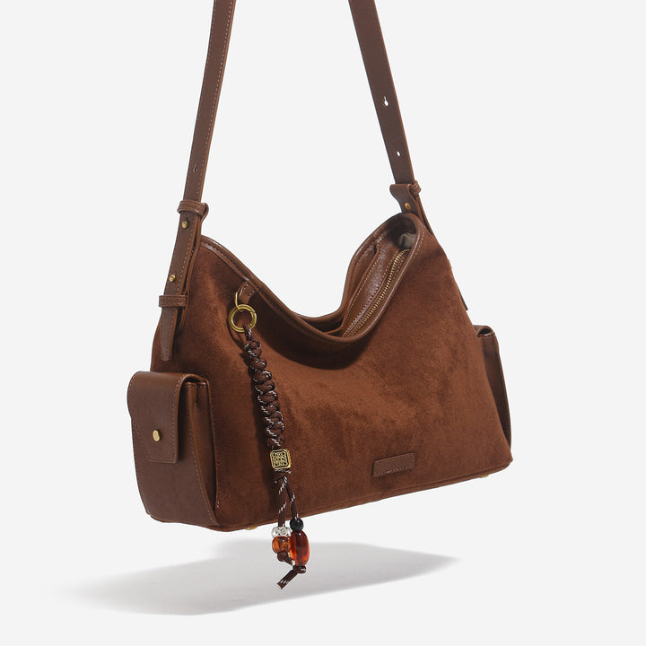 Damen Hobo-Tasche aus hochwertigem Wildleder mit elegantem Kettenanhänger Nord Taschen