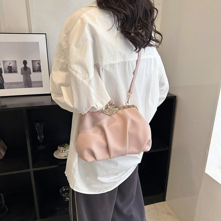 Damen Clutch-Handtasche mit eleganter Struktur und kunstvollem Verschluss Nord Taschen