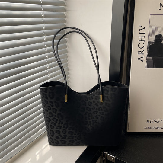 Damen Shopper-Tasche mit stilvollem Leopardenmuster und eleganten Verzierungen Nord Taschen