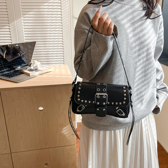 Damen Umhängetasche mit eleganten Nieten und verstellbarem Schulterriemen Nord Taschen