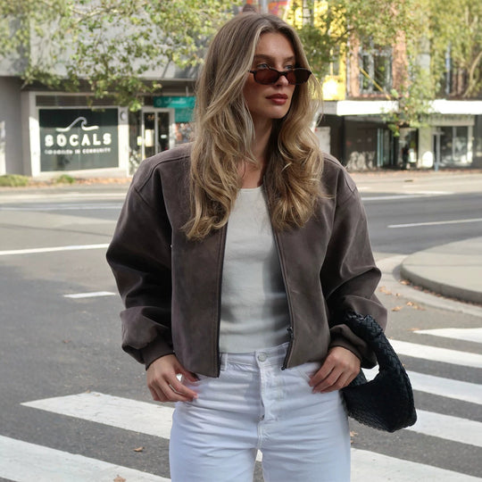 Damen Kurze Boxy-Suede-Bomberjacke mit Stehkragen und gerippten Bündchen Nord Taschen