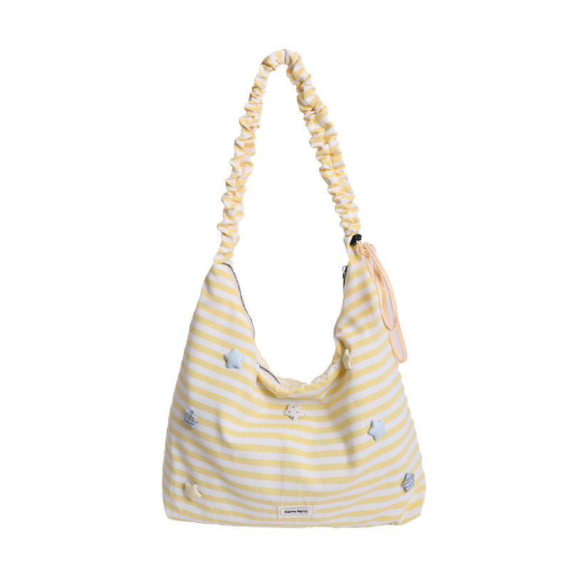 Damen Hobo-Tasche mit dekorativem Kordelzug und charmanten Applikationen Nord Taschen