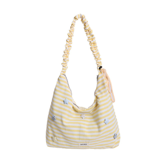 Damen Hobo-Tasche mit dekorativem Kordelzug und charmanten Applikationen Nord Taschen