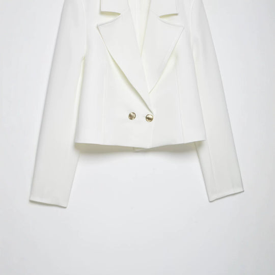 Damen Eleganter taillierter Cropped‑Blazer mit doppelreihiger Zierknopfleiste und konstruiertem Revers Nord Taschen
