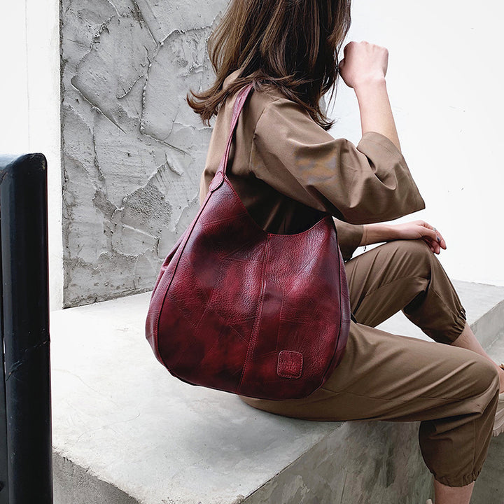 Damen Handtasche mit geschwungenem Design und hochwertiger Lederstruktur Nord Taschen