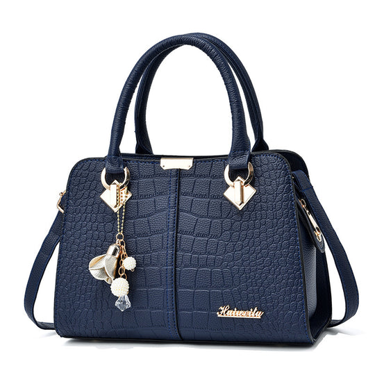 Damen elegante Handtasche mit Krokodil-Prägung und detaillierten Anhängern Nord Taschen