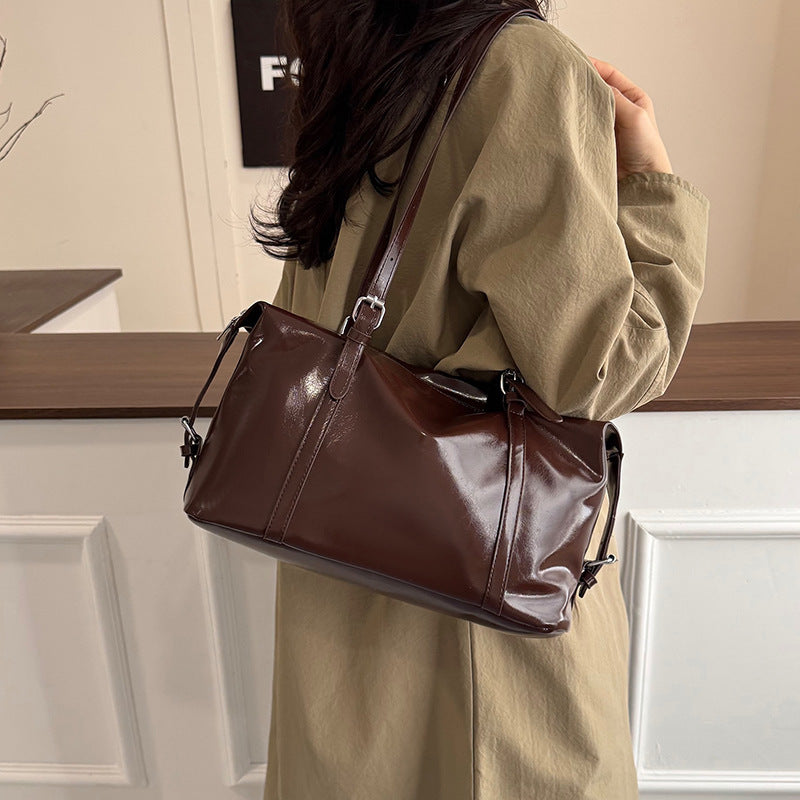 Damen elegante Handtasche mit hochwertiger, glänzender Oberfläche Nord Taschen