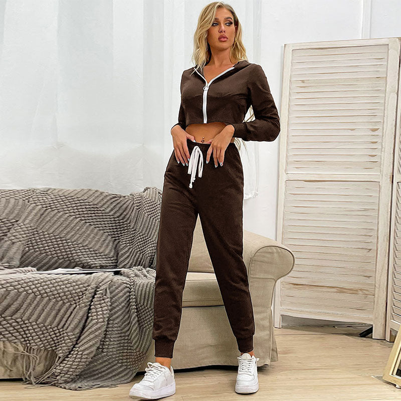 Damen Samt-Set kurzgeschnittene Kapuzenjacke mit Reißverschluss und hochtaillierter Jogginghose Nord Taschen