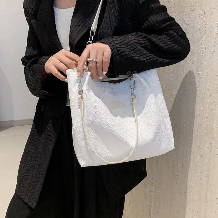 Damen modische Umhängetasche mit geflochtenem Design und eleganten Kettenakzenten Nord Taschen