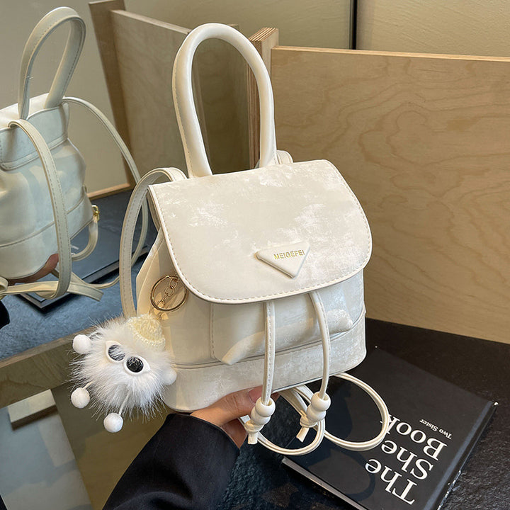 Damen Mini-Rucksack mit verspieltem Design und Plüschanhänger Nord Taschen