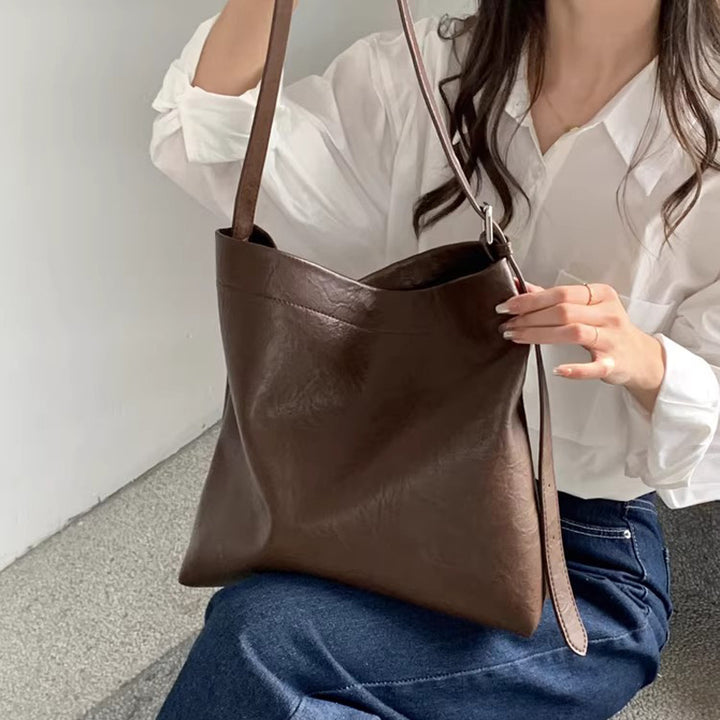 Damen Hobo Tasche mit praktischem Innenlayout und abnehmbarem Kosmetiktäschchen Nord Taschen