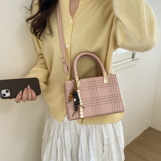 Damen Mini-Handtasche mit eleganter Struktur und goldenen Akzenten Nord Taschen