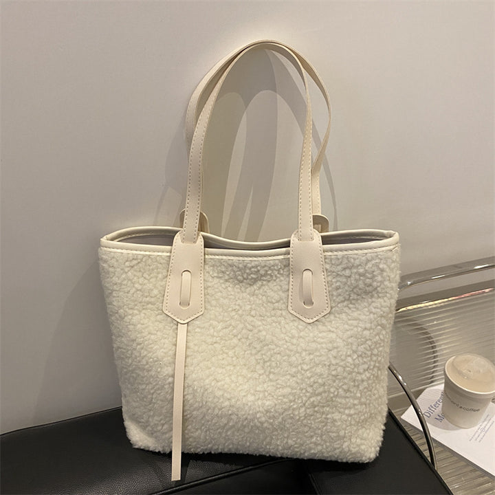 Damen modische Tragetasche aus samtigem Material mit elegantem Design Nord Taschen
