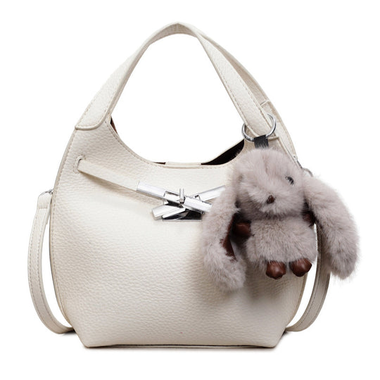 Damen stilvolle Schultertasche mit verspieltem Anhänger Nord Taschen