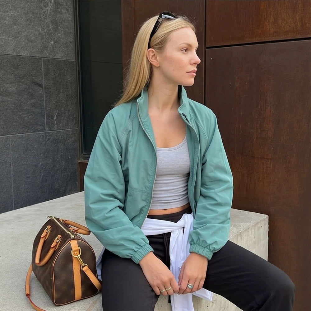 Damen Sportlich-urbaner Windbreaker mit kurzem Cropped-Schnitt, hohem Stehkragen und elastischen Bündchen Nord Taschen