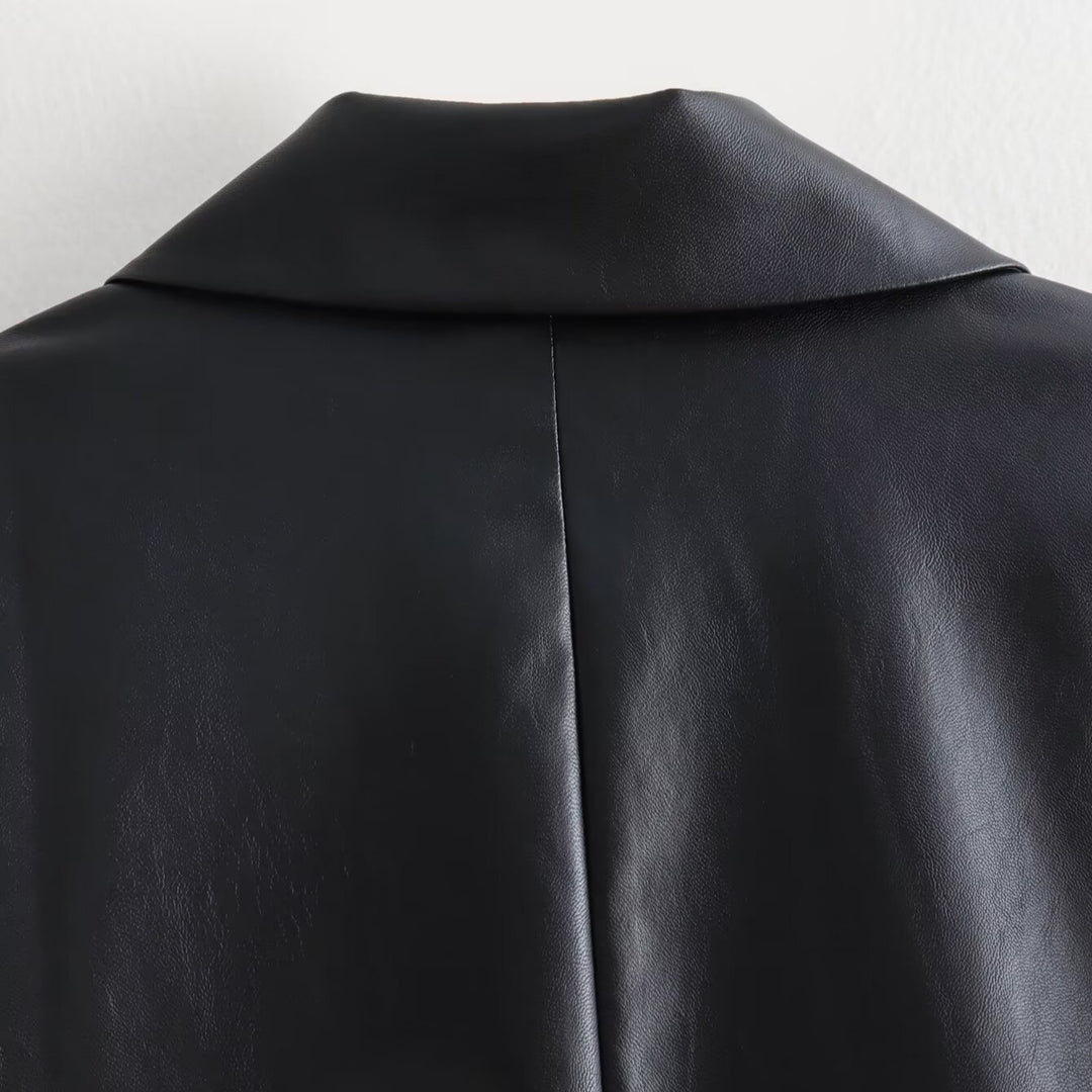 Damen Doppelreihiger Kunstleder-Blazer mit goldfarbenen Zierknöpfen und Pattentaschen Nord Taschen