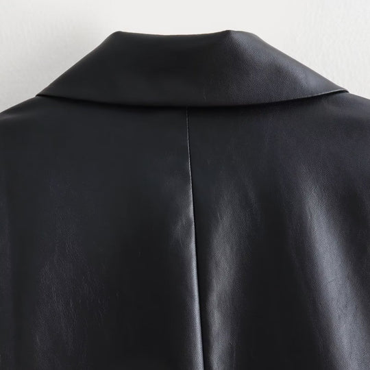 Damen Doppelreihiger Kunstleder-Blazer mit goldfarbenen Zierknöpfen und Pattentaschen Nord Taschen