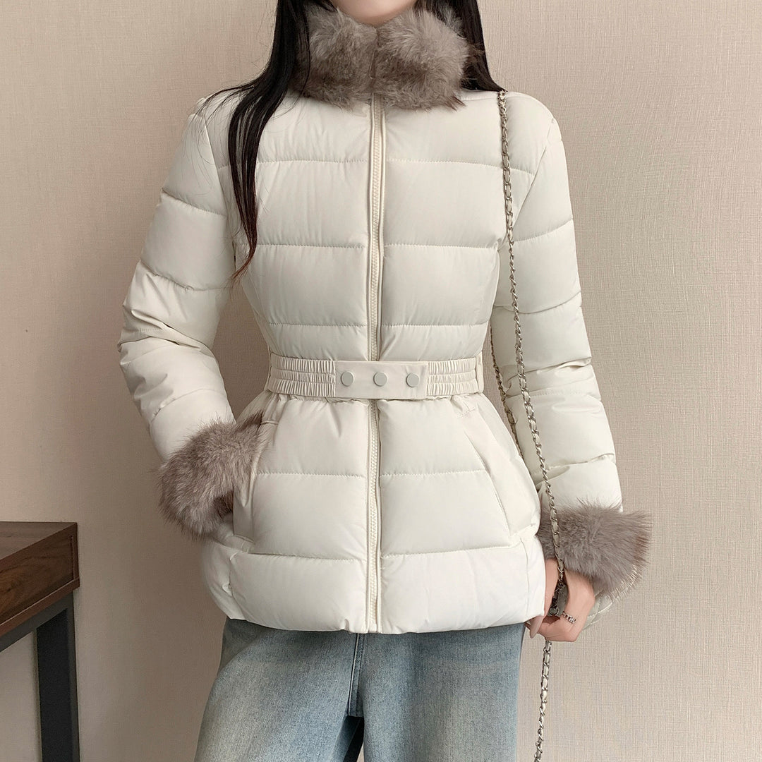 Damen nan taillierte Thermo-Kurzjacke mit elastischem Taillengürtel, Webpelzkragen und Kunstfellmanschetten Nord Taschen