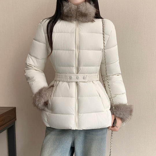 Damen nan taillierte Thermo-Kurzjacke mit elastischem Taillengürtel, Webpelzkragen und Kunstfellmanschetten Nord Taschen