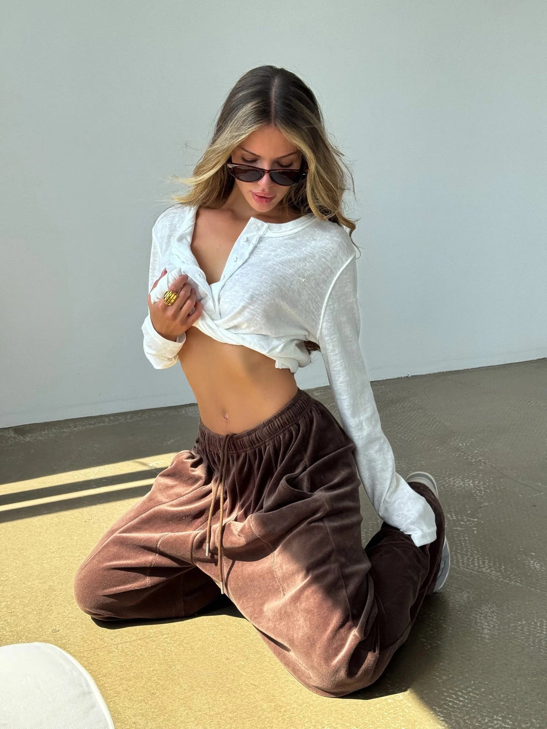Damen weite Velours-Hose mit elastischem Bund und praktischen Seitentaschen