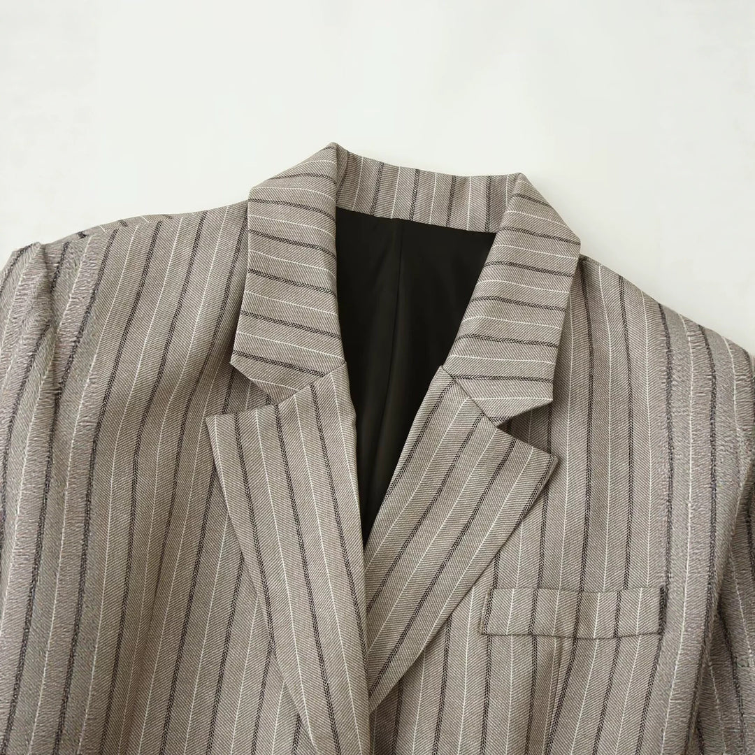 Damen Taillierter Nadelstreifen-Blazer mit Pattentaschen und Taillengürtel Nord Taschen