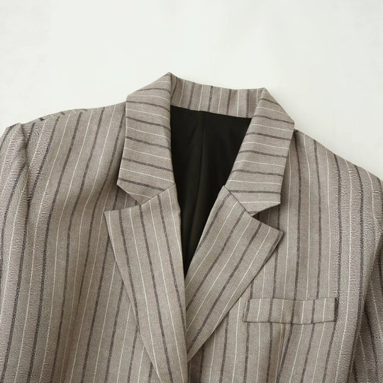 Damen Taillierter Nadelstreifen-Blazer mit Pattentaschen und Taillengürtel Nord Taschen