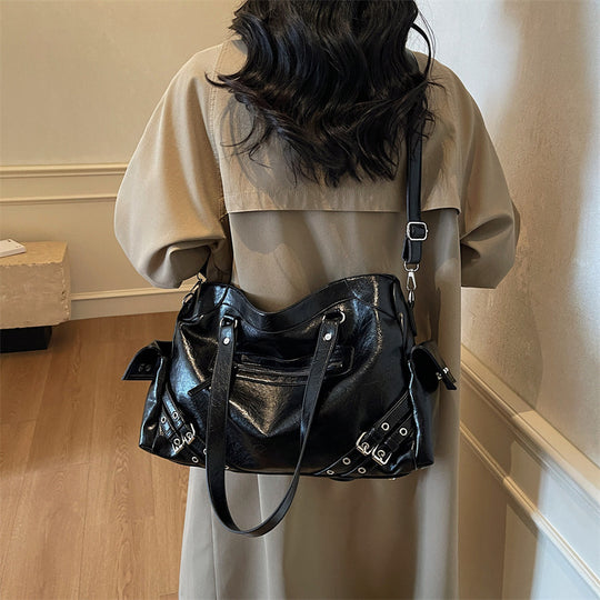 Damen modische Handtasche mit strukturierten Akzenten und praktischen Fächern Nord Taschen