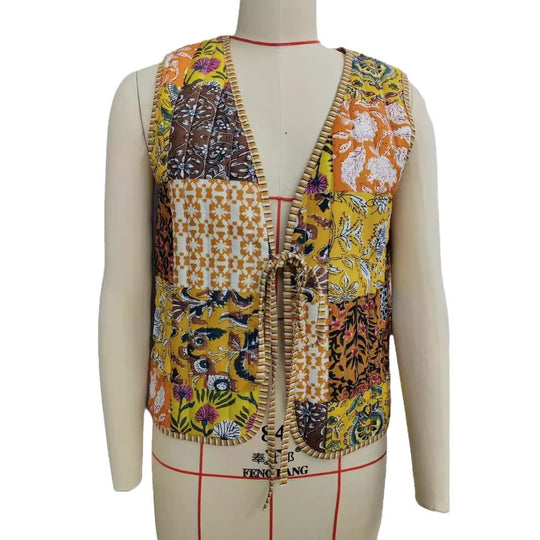 Damen Patchwork‑Weste mit Bindeband, gestreifter Innenverarbeitung und Kontrastpaspel Nord Taschen