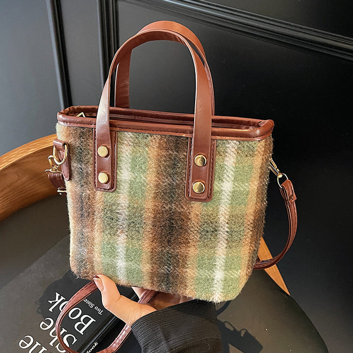 Damen Tragetasche mit schickem Karomuster und hochwertigen Kunstlederelementen Nord Taschen