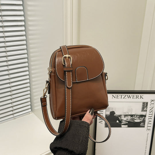 Damen edle Umhängetasche mit elegantem Klappverschluss und verstellbarem Riemen Nord Taschen