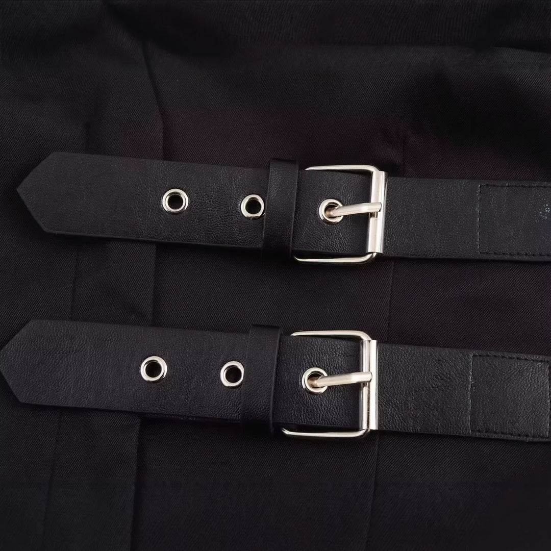 Damen Kurze Taillierte Weste mit tiefem V-Ausschnitt und Doppelgürtel-Detail Nord Taschen