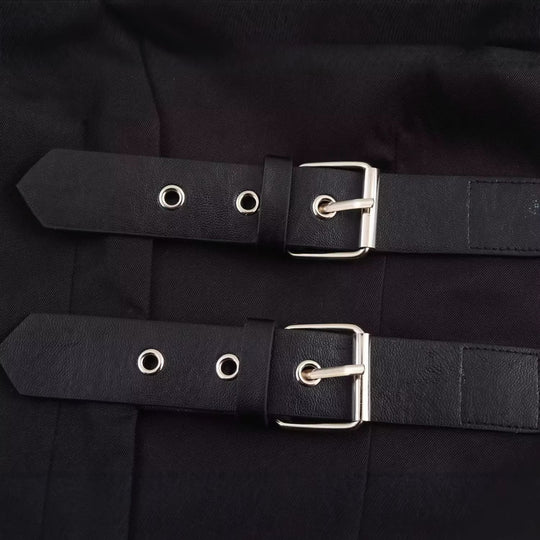Damen Kurze Taillierte Weste mit tiefem V-Ausschnitt und Doppelgürtel-Detail Nord Taschen