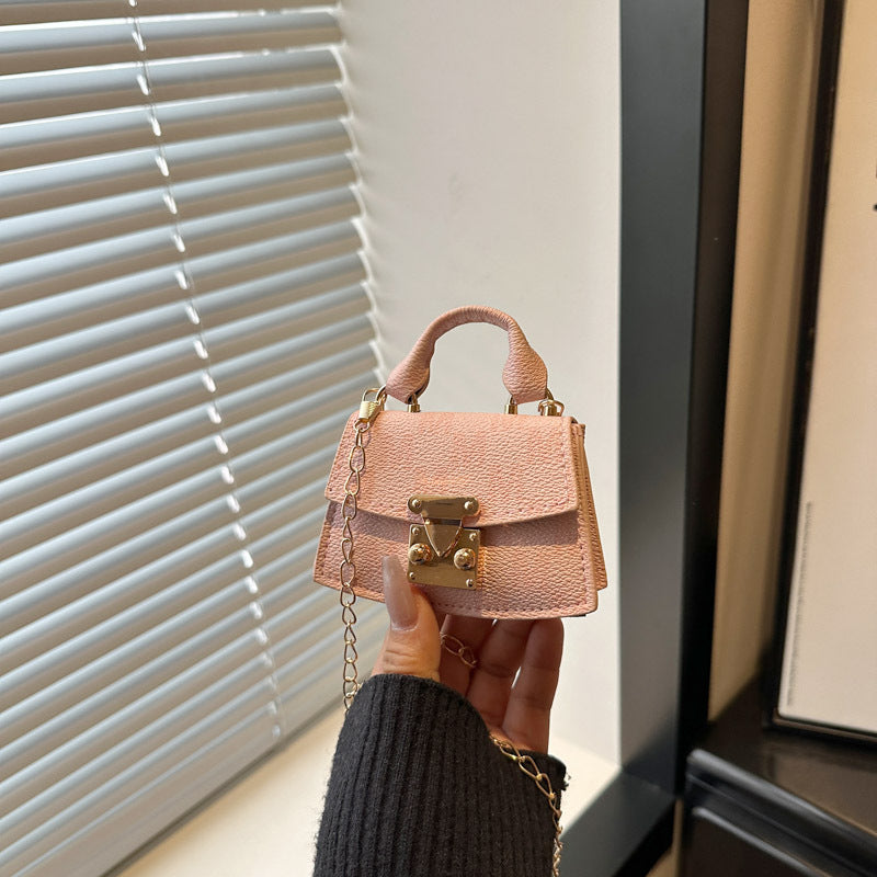 Damen Mini-Handtasche mit dekorativem Kettenriemen Nord Taschen