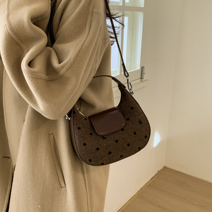 Damen Hobo-Tasche aus strukturiertem Material mit eleganten Details Nord Taschen