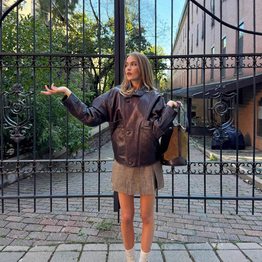 Damen Kurzer Boxy‑Lederimitat‑Blouson mit geometrischen Nahtdetails und Hemdkragen Nord Taschen