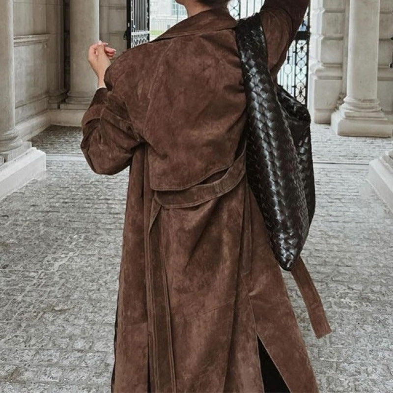 Damen langer Wildleder-Trenchcoat doppelt geknöpft mit Taillengürtel Nord Taschen