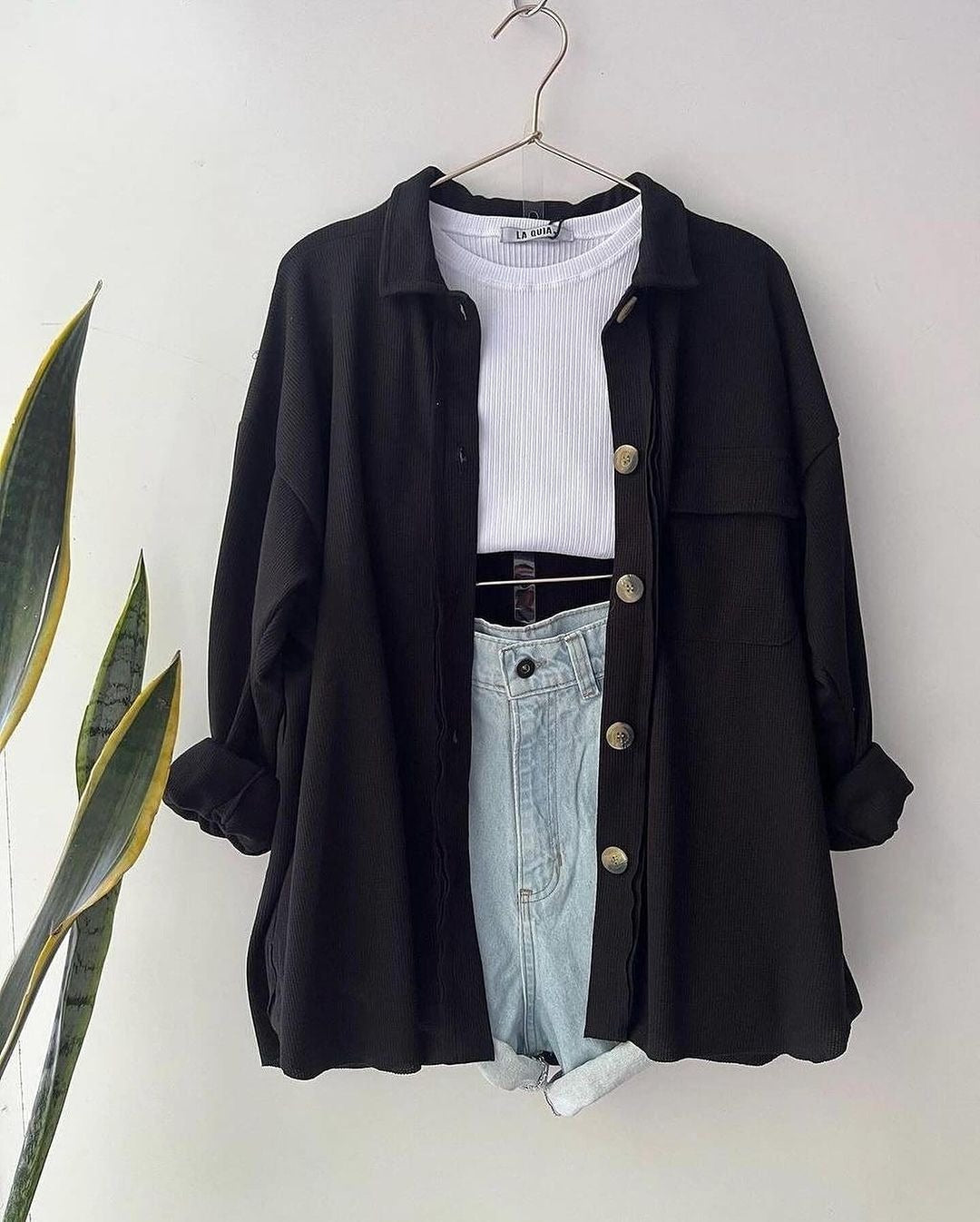 Damen Oversized Cordhemdjacke aus Breitcord mit Brusttasche und Holzknöpfen Nord Taschen